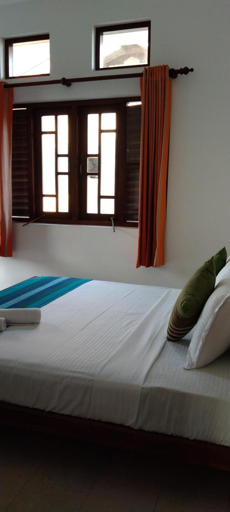 Pick & Go White House Negombo Exterior foto