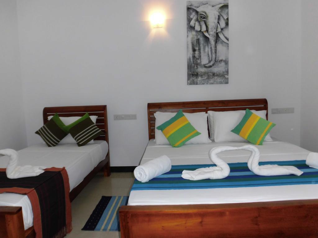 Pick & Go White House Negombo Exterior foto