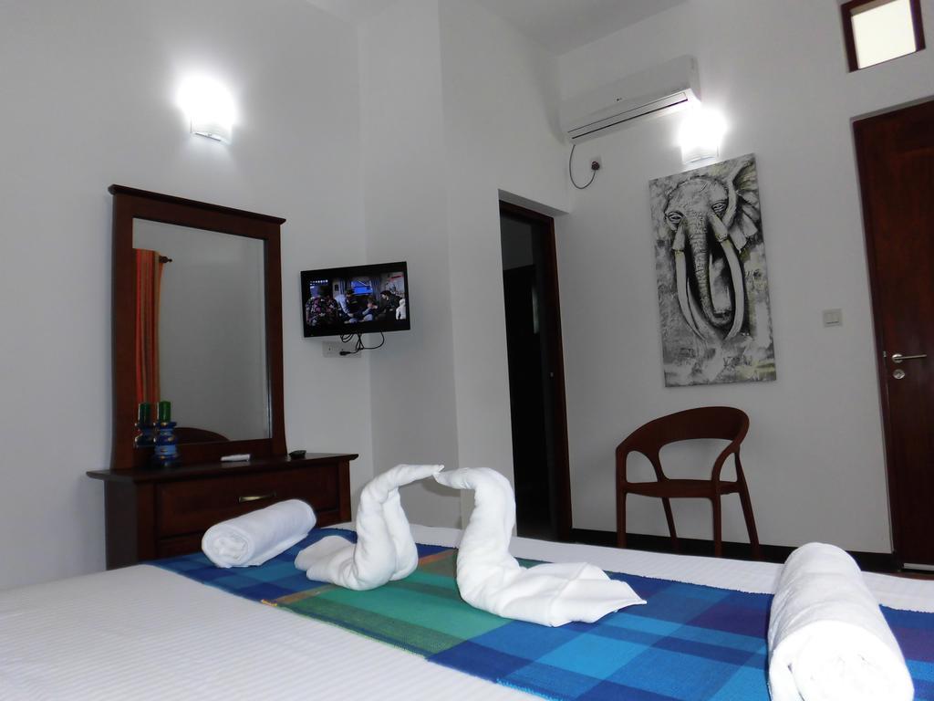Pick & Go White House Negombo Exterior foto