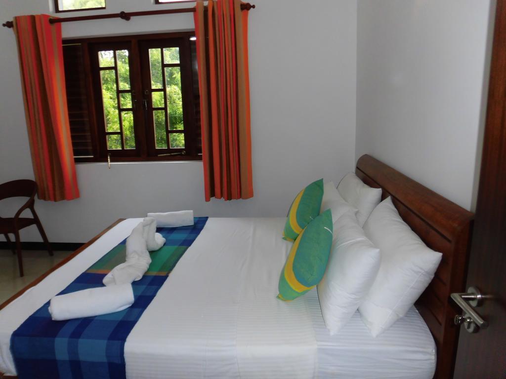 Pick & Go White House Negombo Exterior foto