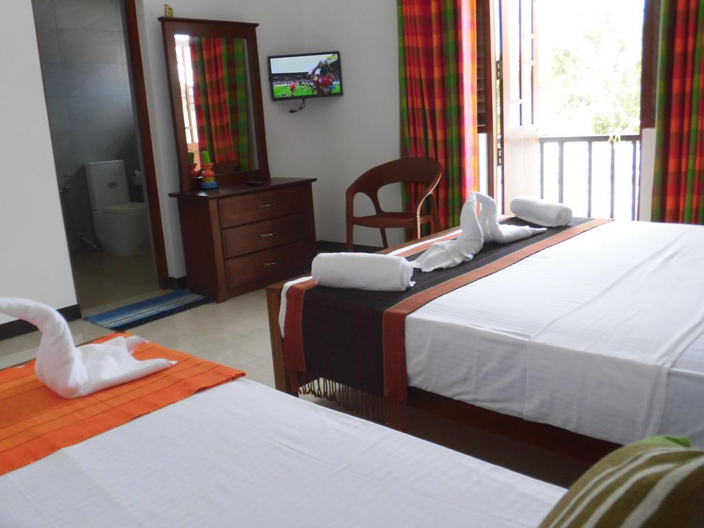Pick & Go White House Negombo Exterior foto