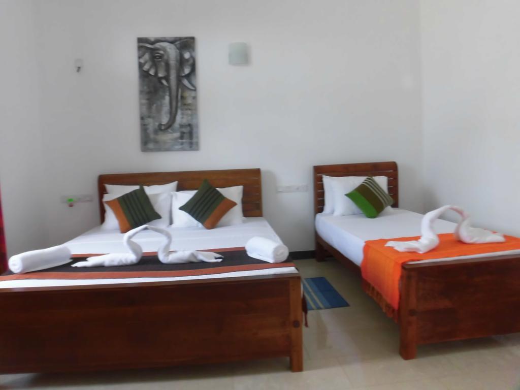 Pick & Go White House Negombo Exterior foto