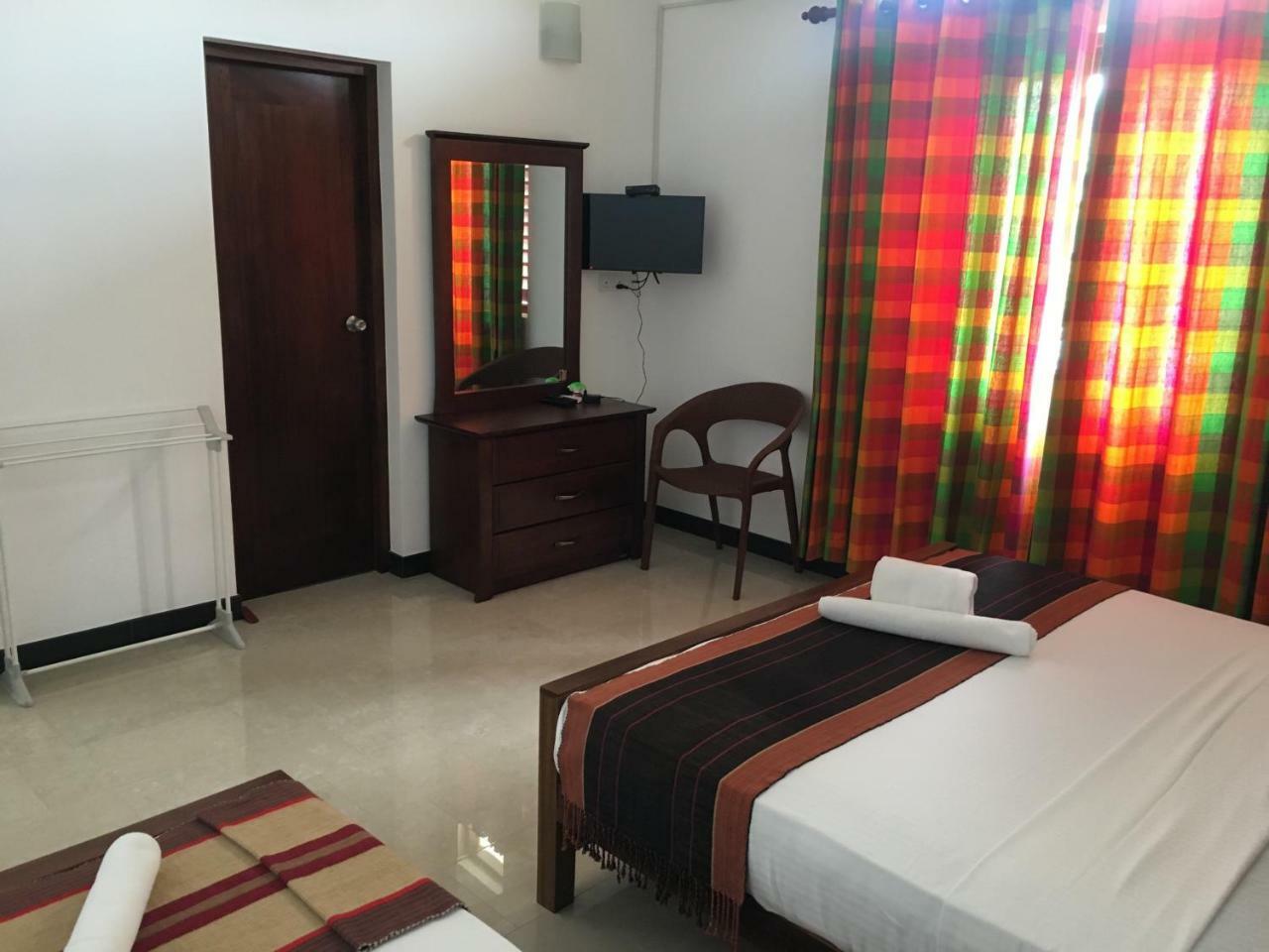 Pick & Go White House Negombo Exterior foto